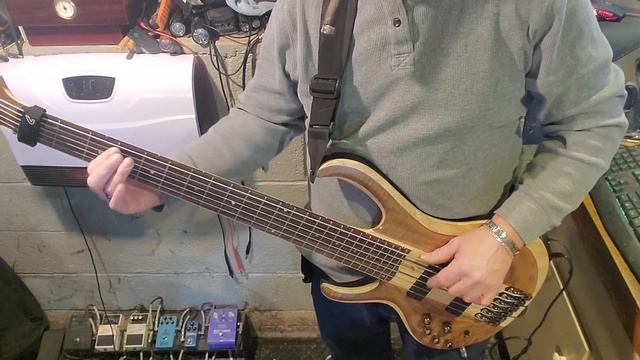 Ibanez BTB746 demo with 1-4-5 progression смотреть онлайн