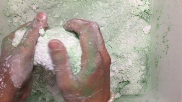 ? 8 Blocks Of Green Ader Gym Chalk Crumble ?