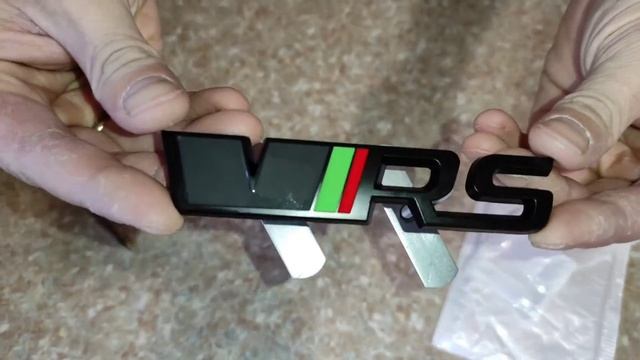 Эмблема/шильдик Skoda VRS Black из Китая (распаковка).