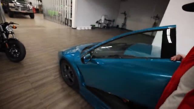 700HP Ram TRX battles a $400,000 Lamborghini Aventador. смотреть онлайн