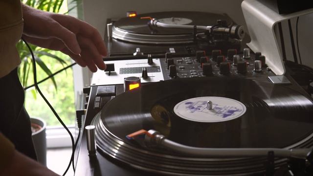 deep & groovy vinyl house mix смотреть онлайн