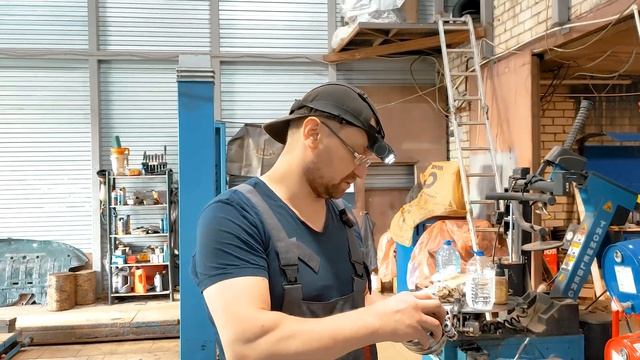 #G4KD На ремонте мотора рыжий "кабачок" с уникальной комплектацией смотреть онлайн