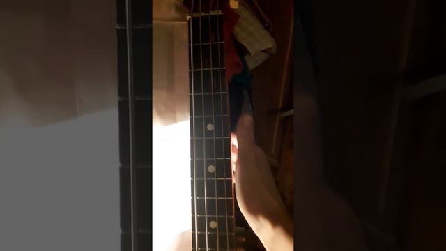 Сделал бас из акустической гитары смотреть онлайн