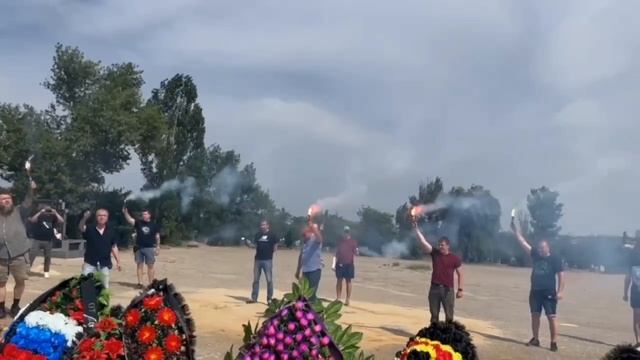 [ Альбом ]
Сегодня в Волгограде простились с фанатом Ротора Виталием Трубы, воевавшим в составе ЧВК смотреть онлайн