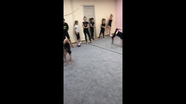 Тренировка по художественной гимнастике. смотреть онлайн