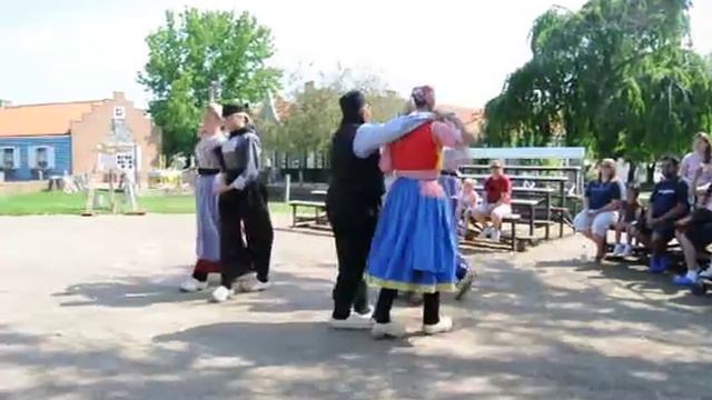 Dutch Folk Dance (1)