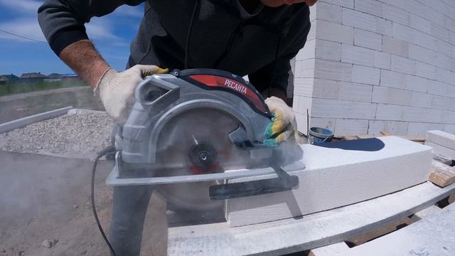 Пилим газоблок дисковой пилой, изготовление оконных четвертей смотреть онлайн