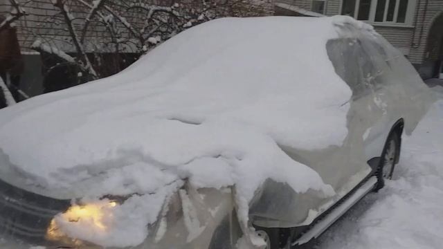 Как в течении одной минуты очистить машину от снега . смотреть онлайн
