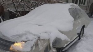 Как в течении одной минуты очистить машину от снега .