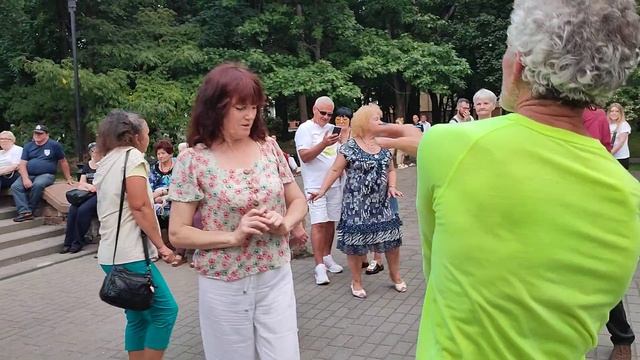 26.08.23г..."С Днём Рождения"...на танцполе в Гомельском парке... смотреть онлайн