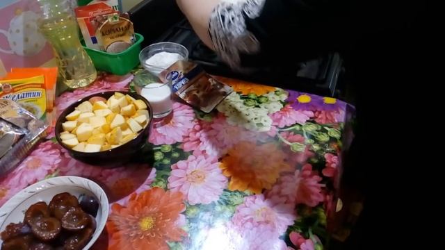 Очень вкусный заливной пирог из яблок и слив !!!! смотреть онлайн