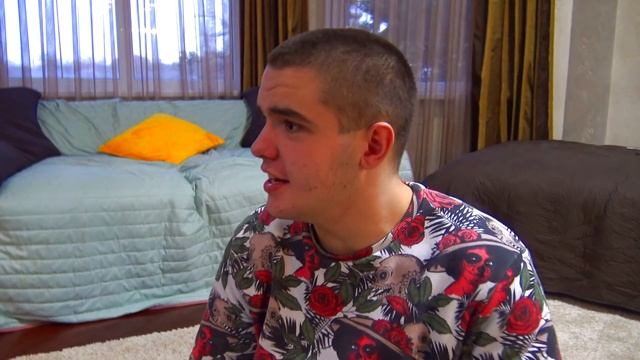 ПУСЯ ИСТЕРИЧКА ПОПАЛАСЬ НА ГОРЯЧЕМ! смотреть онлайн