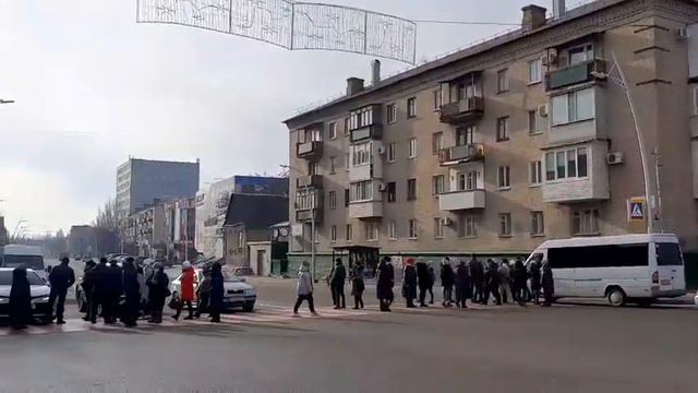В Мелитополе перекрыт центр города протестующими смотреть онлайн