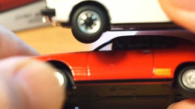 比較動画 トミカリミテッドヴィンテージネオ スカイライン 77年式 Vs 81年式