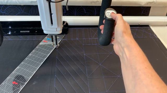 Kate Quinn shares how to use the Westalee Longarm Crosshatch Guide смотреть онлайн