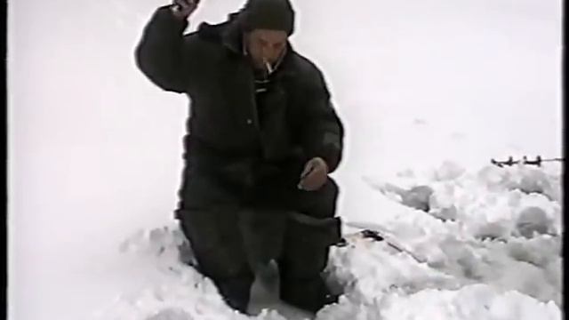 ЛОВЛЯ ФОРЕЛИ со льда,SUPER Рыбалка в Удмуртии смотреть онлайн