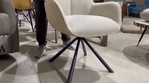 Стул Mabel с поворотным механизмом, обзор