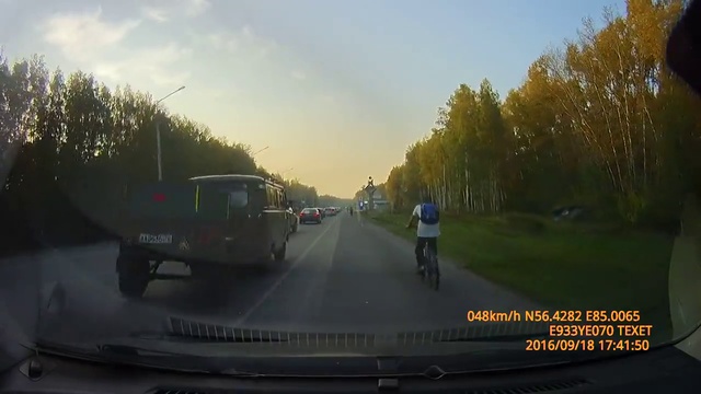 Велосипедист наказал нарушителя ПДД смотреть онлайн
