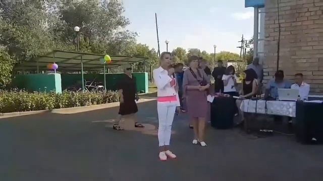 Поздравили ребят, передали подарки выпускникам детского дома смотреть онлайн