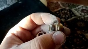 гонит воздух в бачок краскопульта (моя причина)