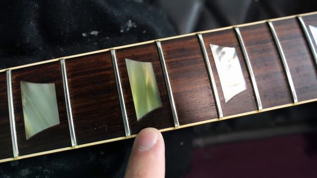 The Guitar That SAVED Gibson | 1990 Gibson Les Paul Classic смотреть онлайн
