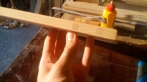Простая скамейка из липы для бани