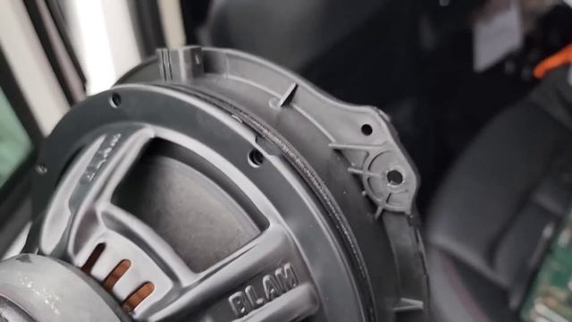 Changan cs55 plus часть 7, установка музыки Blam 165ES - EC смотреть онлайн