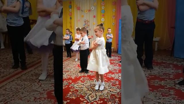 8 марта. Детский сад 126 . Поздравление маме смотреть онлайн