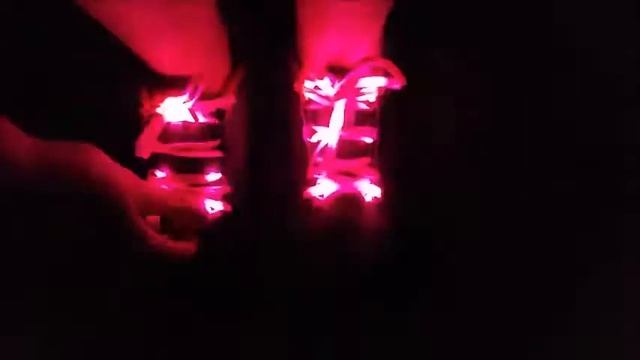 Светящиеся шнурки смотреть онлайн