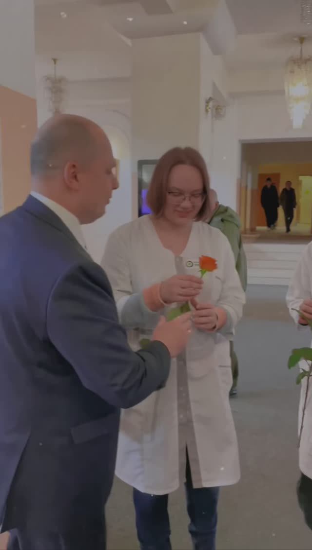 И.о. ректора Университета РОСБИОТЕХ поздравил прекрасных дам 🌹 смотреть онлайн