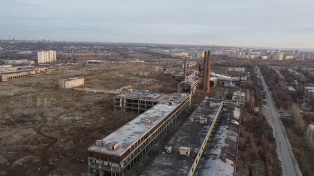 DJI mini 2. Летаем над руинами Тракторного завода и близлежащей промзоны. смотреть онлайн