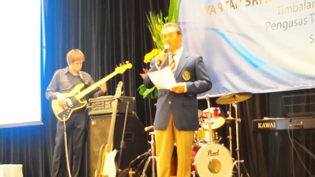 Tan Sri Dato' Haji Muhyiddin Yassin singing Widuri смотреть онлайн