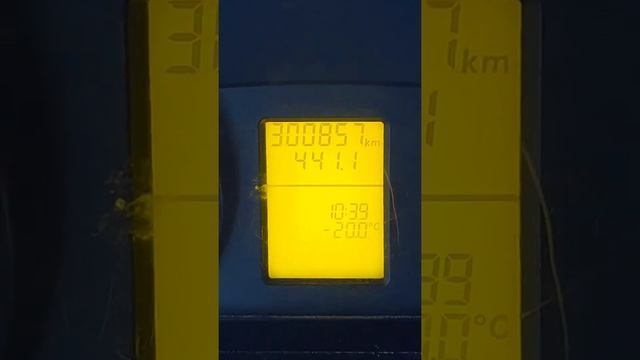 Old diesel MB Sprinter VAN 315 CDI Cold start at (-20.5oC) / холодный запуск дизельного двигателя смотреть онлайн