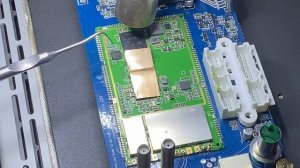 Ремонт TEYES SPRO 4+64GB не включается (моргают боковые кнопки). Замена EMMC.