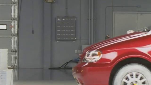 2002 Kia Sedona moderate overlap IIHS crash test смотреть онлайн