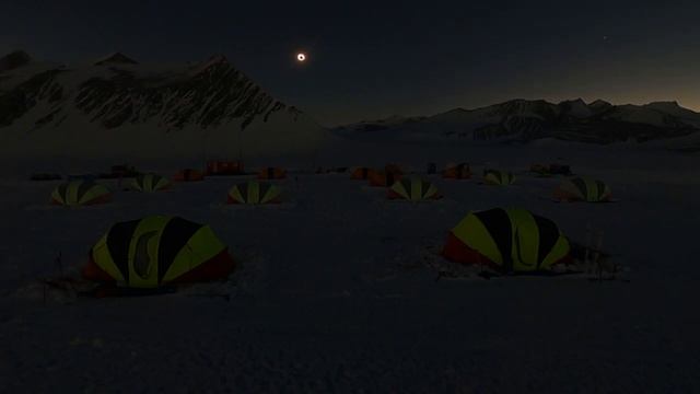 Total solar eclipse plunges Antarctica into darkness | AFP смотреть онлайн