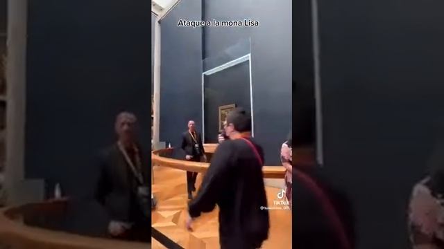 атака на Мону Лизу в Лувре смотреть онлайн