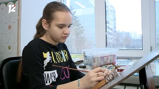 11-летняя омичка оживляет новогодние пейзажи на деревянных заготовках смотреть онлайн