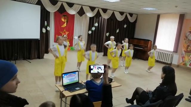 Танец "Солнечные зайчики". смотреть онлайн