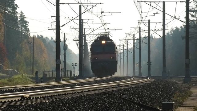 ВЛ10У-577 с грузовым поездом следует через о.п. Ушково смотреть онлайн