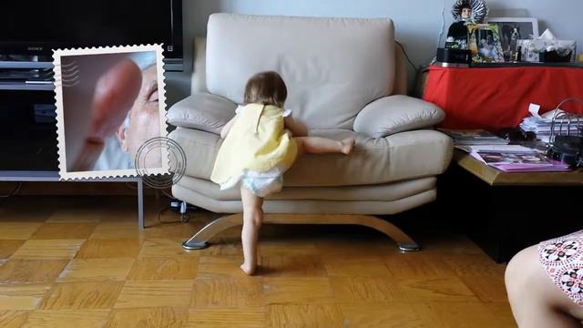 Вика учится залезать на кресло смотреть онлайн