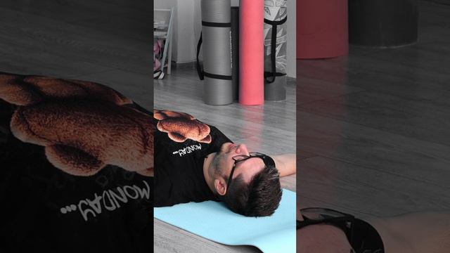 Занятия йогой можно вести просто голосом