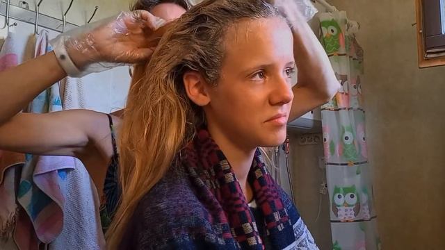 МАМА КРАСИТ МНЕ ВОЛОСЫ!/ ЧуТь Не СоЖгЛи МнЕ HAIR!!! смотреть онлайн