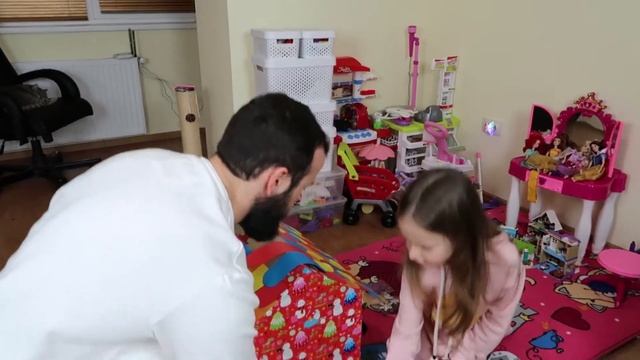 НОВОГОДНИЙ ДОМ ДЛЯ КОТА из картона своими руками | 3 часть смотреть онлайн