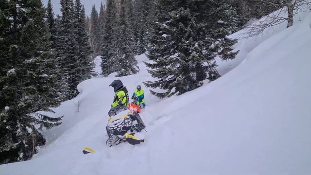 Снегоходная школа SkidooKing Geshrider смотреть онлайн