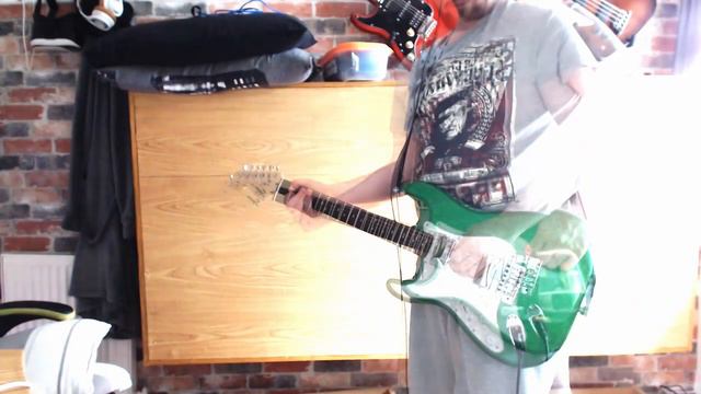 Squier Affinity Strat HH Candy Green Sparkle Review смотреть онлайн