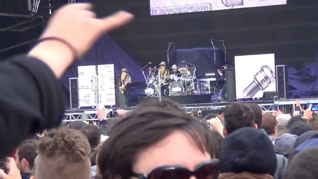 ZZ Top - Got Me Under Pressure (live at Hellfest 2013) смотреть онлайн