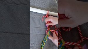 Как повесить качели на дерево или турник, если нет проушин, петель крюков Как привязать качели