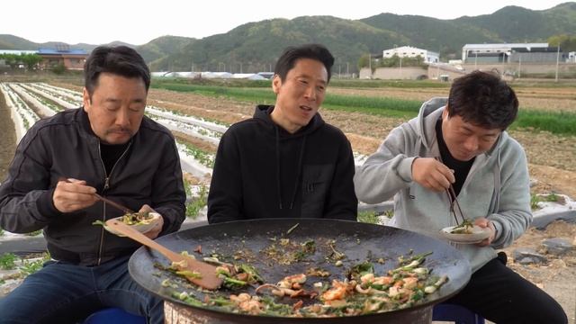 제철에 맛볼 수 있는 해물가득 풋마늘전??별미 중 별미입니다~~ #풋마늘전 Green Garlic Jeon