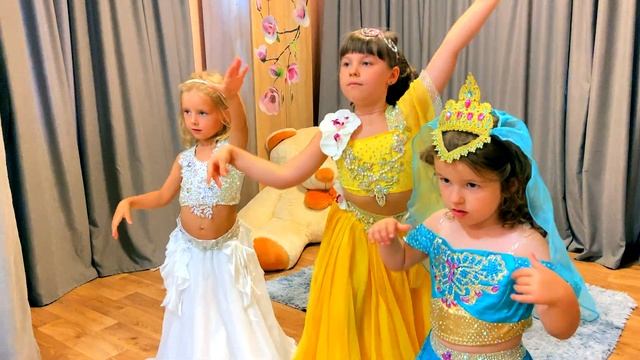 Роза и Мия урок восточных танцев смотреть онлайн